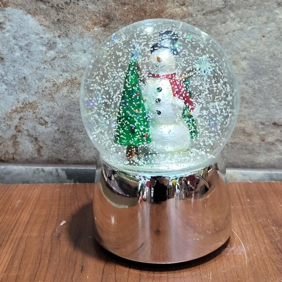 Towle Snowman Snowman Globe Music Box Plays 12 Days of Christmas Holiday Decor - Picture 4 of 11